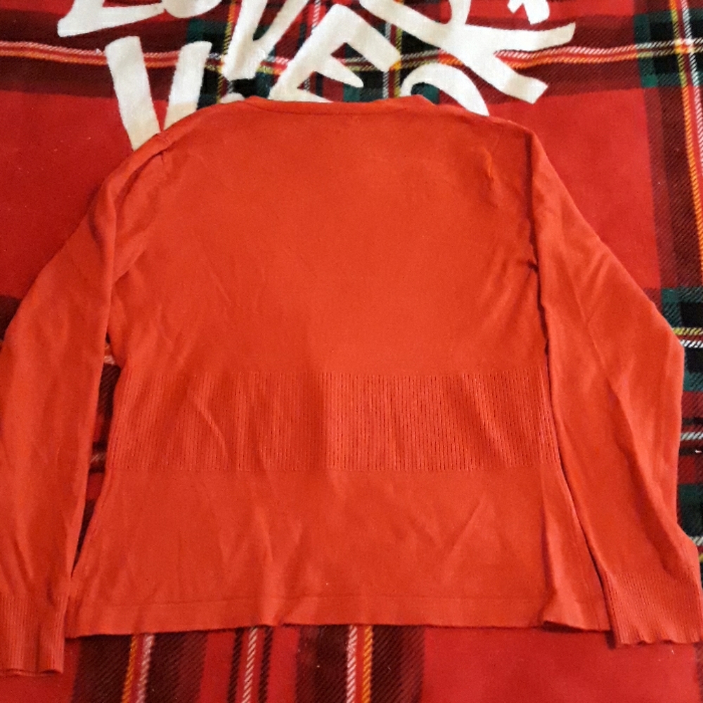 Red sweater - Picture 4 of 4